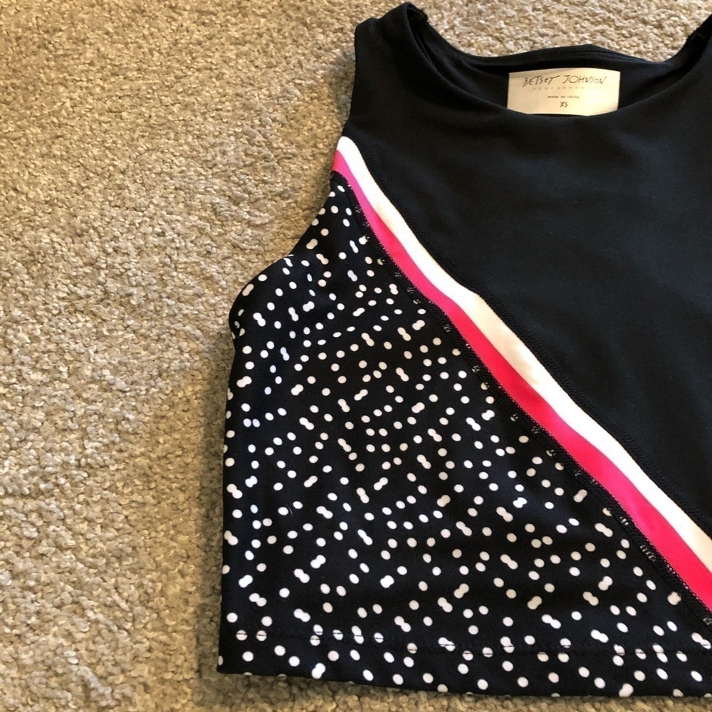 Betsy Johnson 👏🏼 NWT/ Performace, crop, size XS - Picture 2 of 9